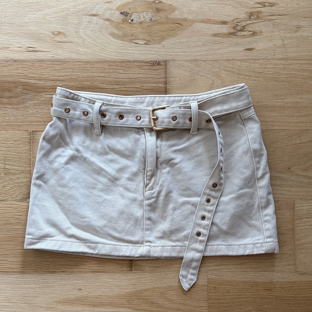 SER.O.YA Cream High-Waist Mini Skirt with Logo Tag